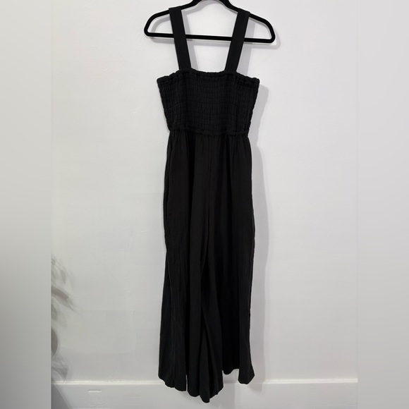 NWT Quince Women 100% Organic Cotton Gauze Smocked Wide Leg Jumpsuit Black Sz M - Picture 2 of 7
